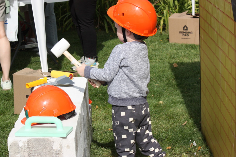 День строителя-2025 в Екатеринбурге с Лабубу, глэм-экскаватором и Биланом: фоторепортаж 23 День строителя-2025 в Екатеринбурге с Лабубу, глэм-экскаватором и Биланом: фоторепортаж 23
