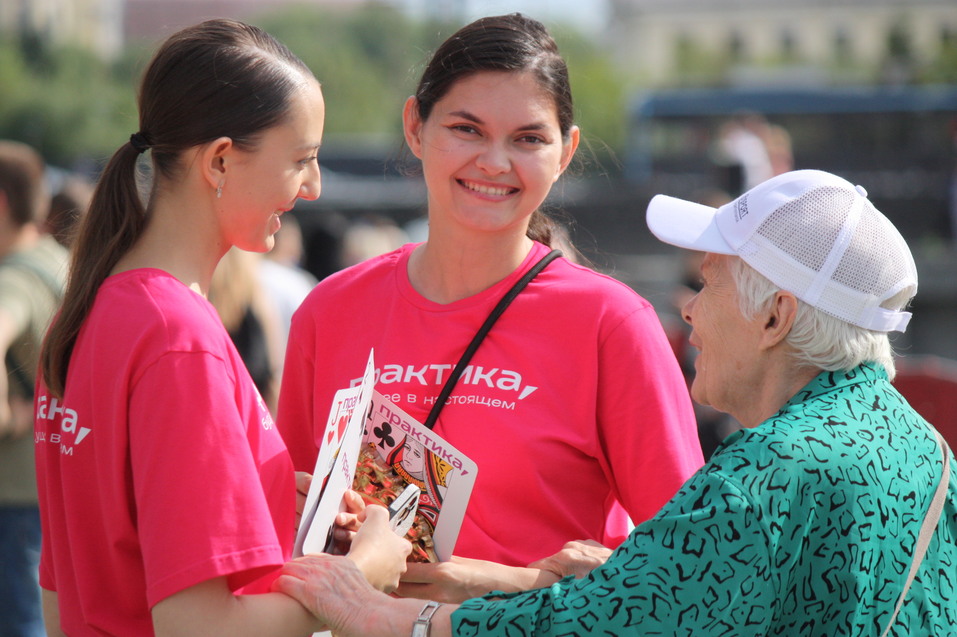 День строителя-2025 в Екатеринбурге с Лабубу, глэм-экскаватором и Биланом: фоторепортаж 26 День строителя-2025 в Екатеринбурге с Лабубу, глэм-экскаватором и Биланом: фоторепортаж 26