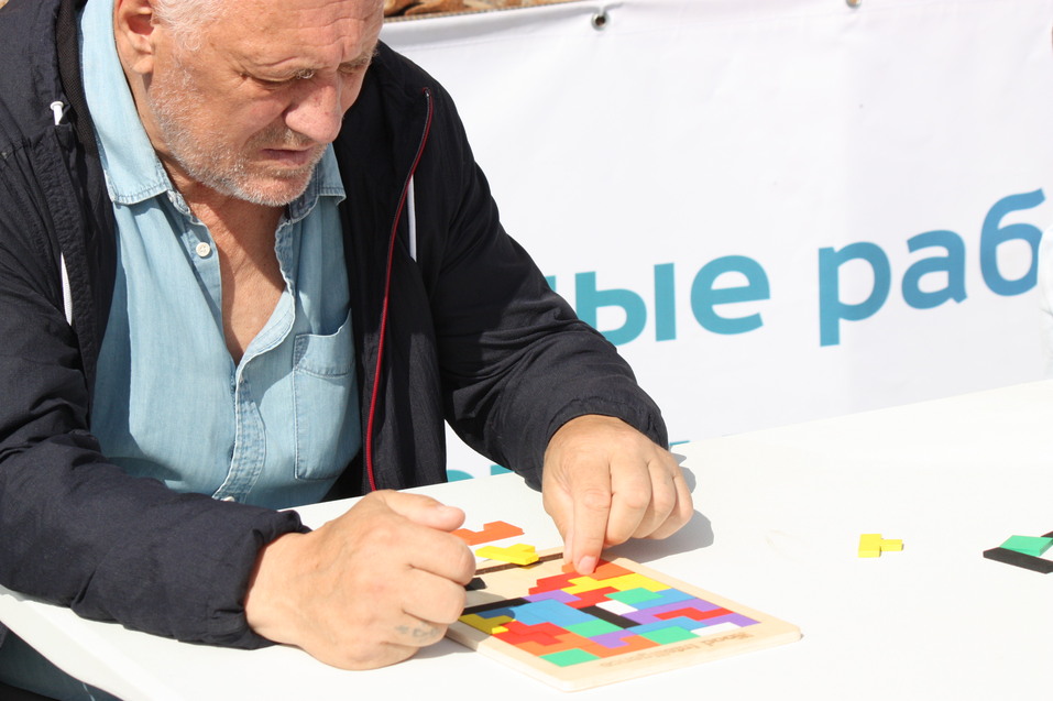 День строителя-2025 в Екатеринбурге с Лабубу, глэм-экскаватором и Биланом: фоторепортаж 27 День строителя-2025 в Екатеринбурге с Лабубу, глэм-экскаватором и Биланом: фоторепортаж 27