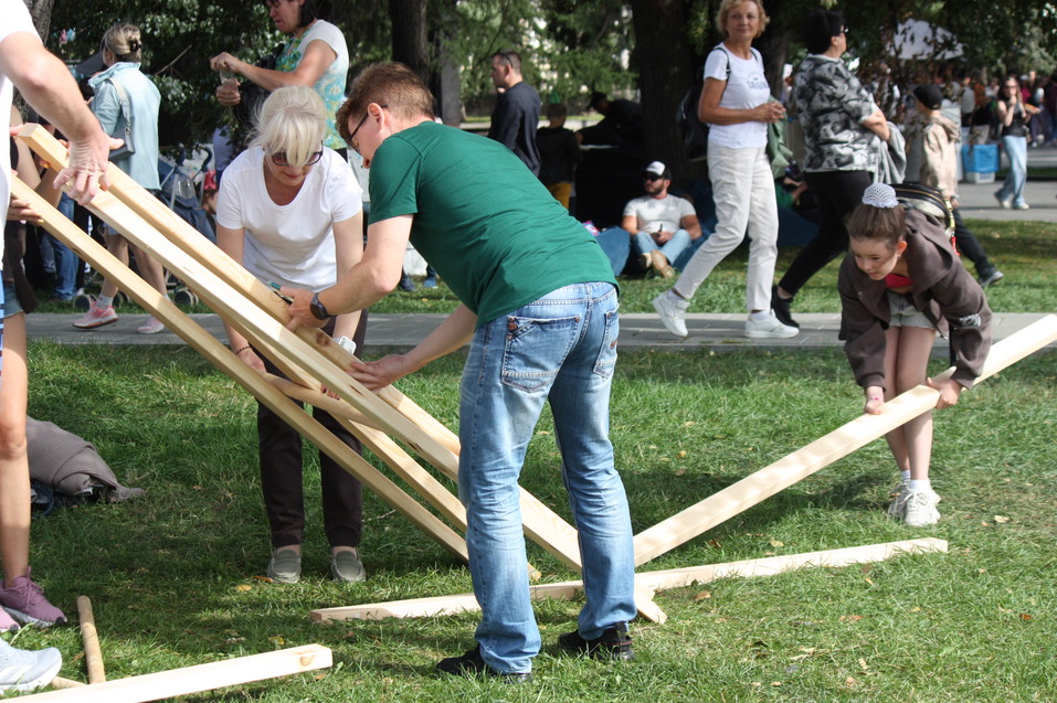 День строителя-2025 в Екатеринбурге с Лабубу, глэм-экскаватором и Биланом: фоторепортаж 34 День строителя-2025 в Екатеринбурге с Лабубу, глэм-экскаватором и Биланом: фоторепортаж 34