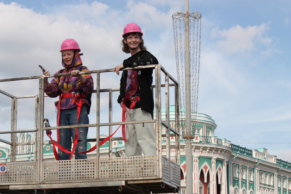 День строителя-2025 в Екатеринбурге с Лабубу, глэм-экскаватором и Биланом: фоторепортаж 35 День строителя-2025 в Екатеринбурге с Лабубу, глэм-экскаватором и Биланом: фоторепортаж 35