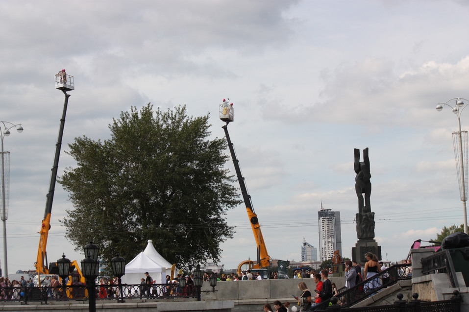 День строителя-2025 в Екатеринбурге с Лабубу, глэм-экскаватором и Биланом: фоторепортаж 36 День строителя-2025 в Екатеринбурге с Лабубу, глэм-экскаватором и Биланом: фоторепортаж 36