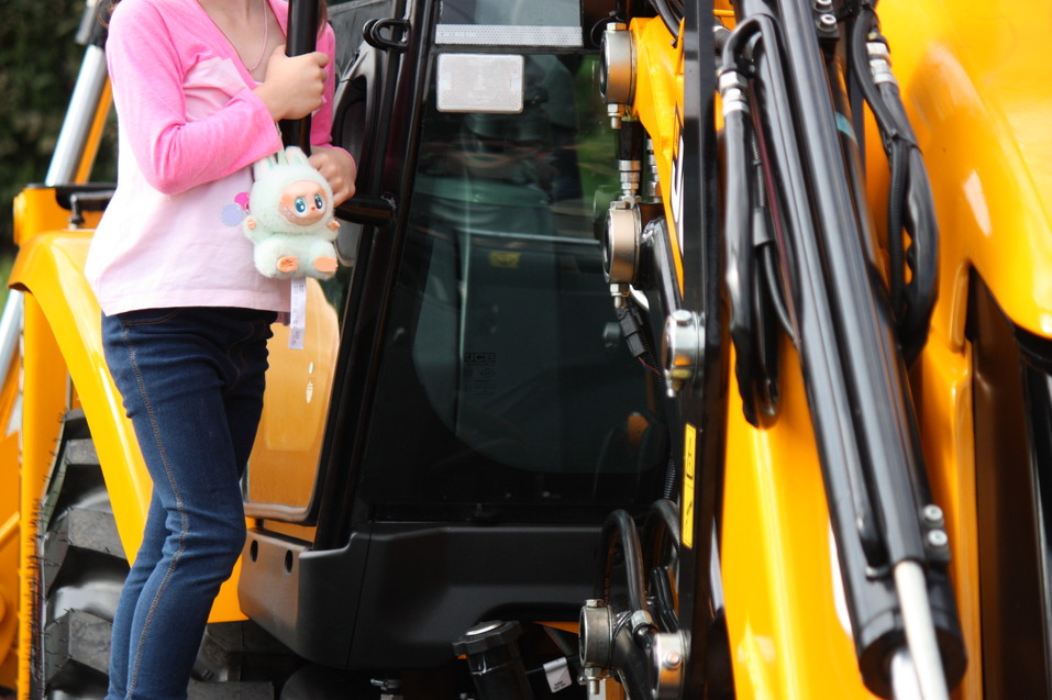 День строителя-2025 в Екатеринбурге с Лабубу, глэм-экскаватором и Биланом: фоторепортаж 40 День строителя-2025 в Екатеринбурге с Лабубу, глэм-экскаватором и Биланом: фоторепортаж 40