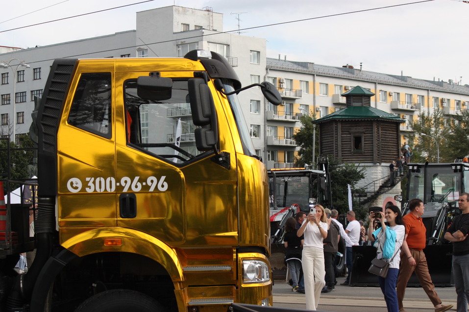День строителя-2025 в Екатеринбурге с Лабубу, глэм-экскаватором и Биланом: фоторепортаж 43 День строителя-2025 в Екатеринбурге с Лабубу, глэм-экскаватором и Биланом: фоторепортаж 43