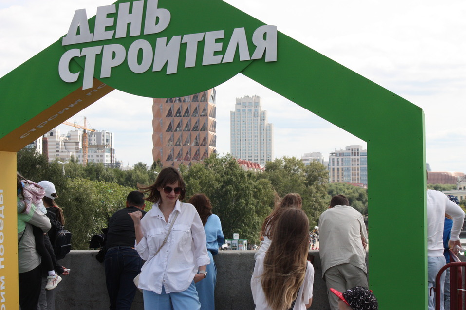 День строителя-2025 в Екатеринбурге с Лабубу, глэм-экскаватором и Биланом: фоторепортаж 55 День строителя-2025 в Екатеринбурге с Лабубу, глэм-экскаватором и Биланом: фоторепортаж 55