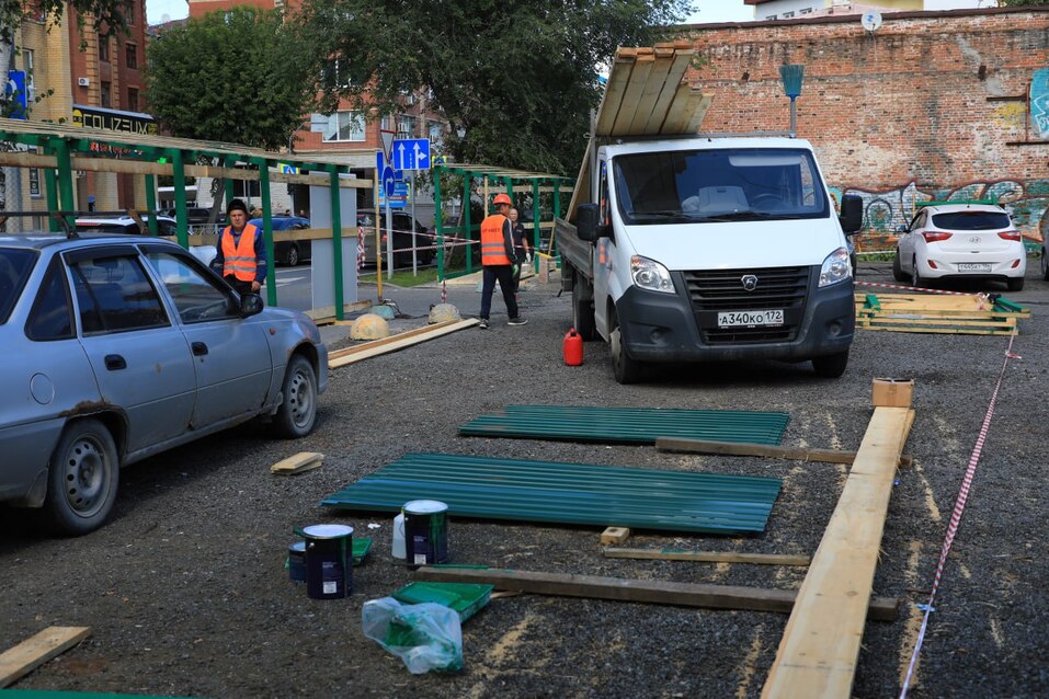 Началось благоустройство парковки рядом со сквером Згерского в Тюмени 2 Началось благоустройство парковки рядом со сквером Згерского в Тюмени 2