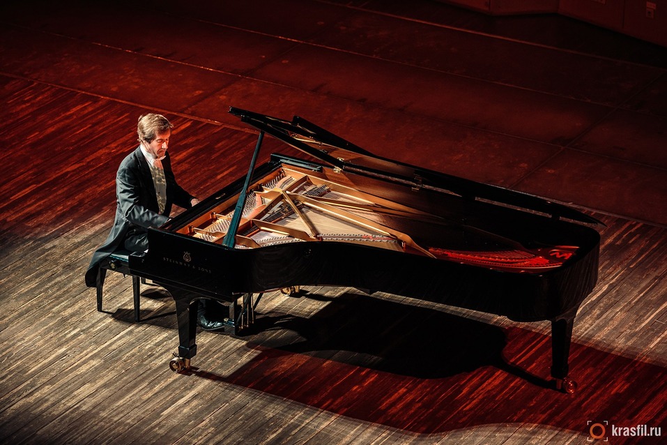 В Красноярске отметят 90-летие Ивана Шпиллера
1 В Красноярске отметят 90-летие Ивана Шпиллера
1