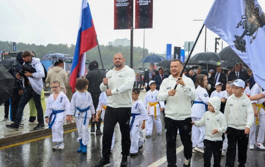 Спорт, креатив, шоу и немного политики: как Екатеринбург отпраздновал 302 день рождения 4 Спорт, креатив, шоу и немного политики: как Екатеринбург отпраздновал 302 день рождения 4