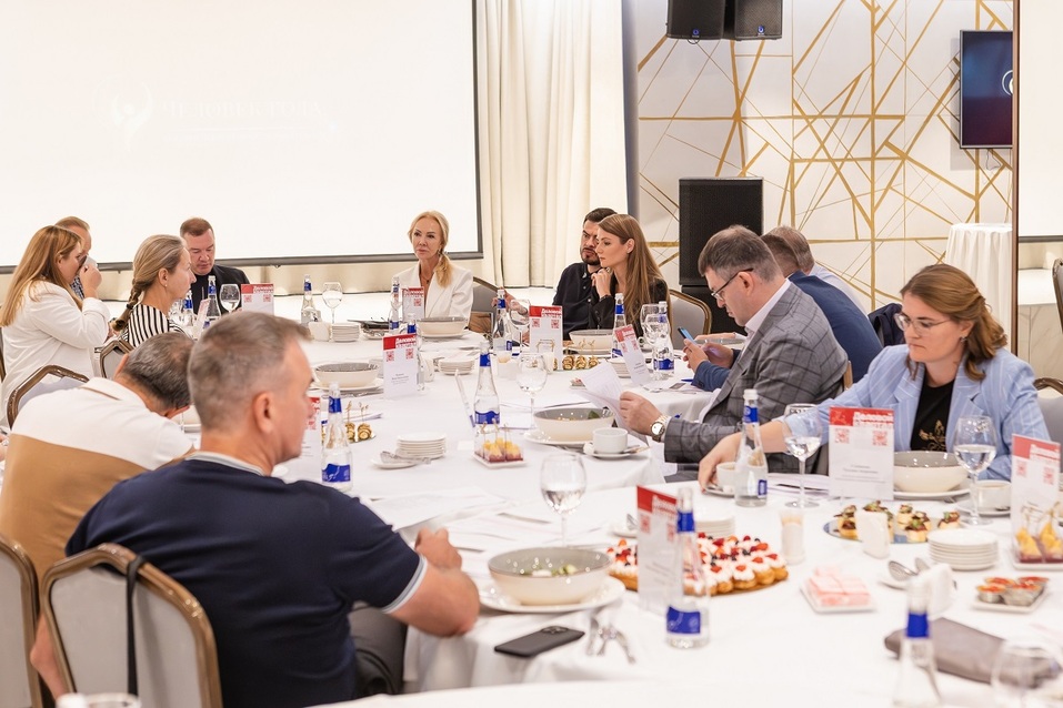 Экспертный совет проголосовал за пятерки номинантов премии «Человек года»
6 Экспертный совет проголосовал за пятерки номинантов премии «Человек года»
6