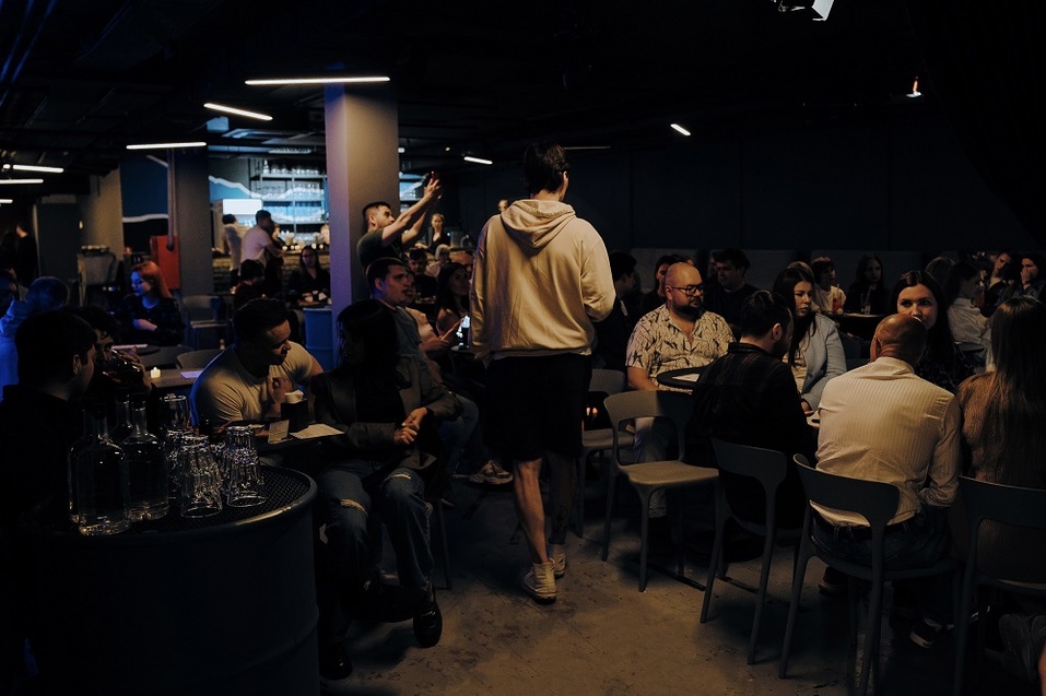 Юмор, выручка, донаты: как устроен первый стендап-клуб в Челябинске и на чём зарабатывает 4 Юмор, выручка, донаты: как устроен первый стендап-клуб в Челябинске и на чём зарабатывает 4