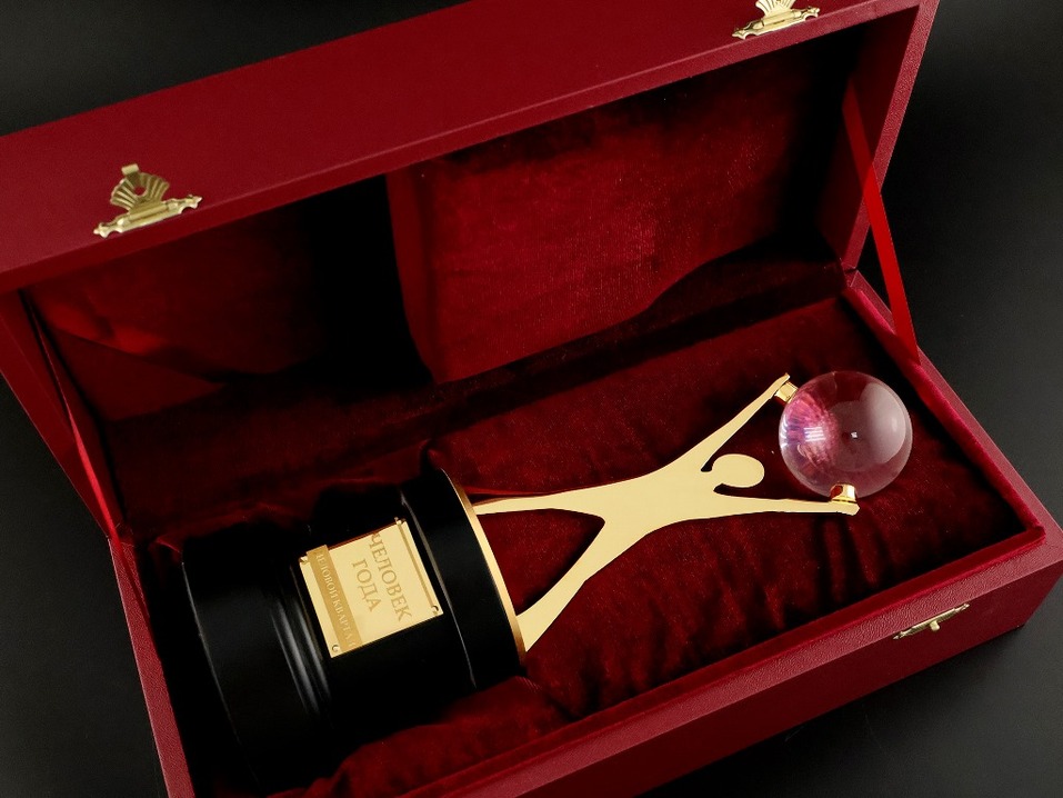 «Человек года — 2025»: награды для победителей создала компания «Арт-Грани» 4 «Человек года — 2025»: награды для победителей создала компания «Арт-Грани» 4