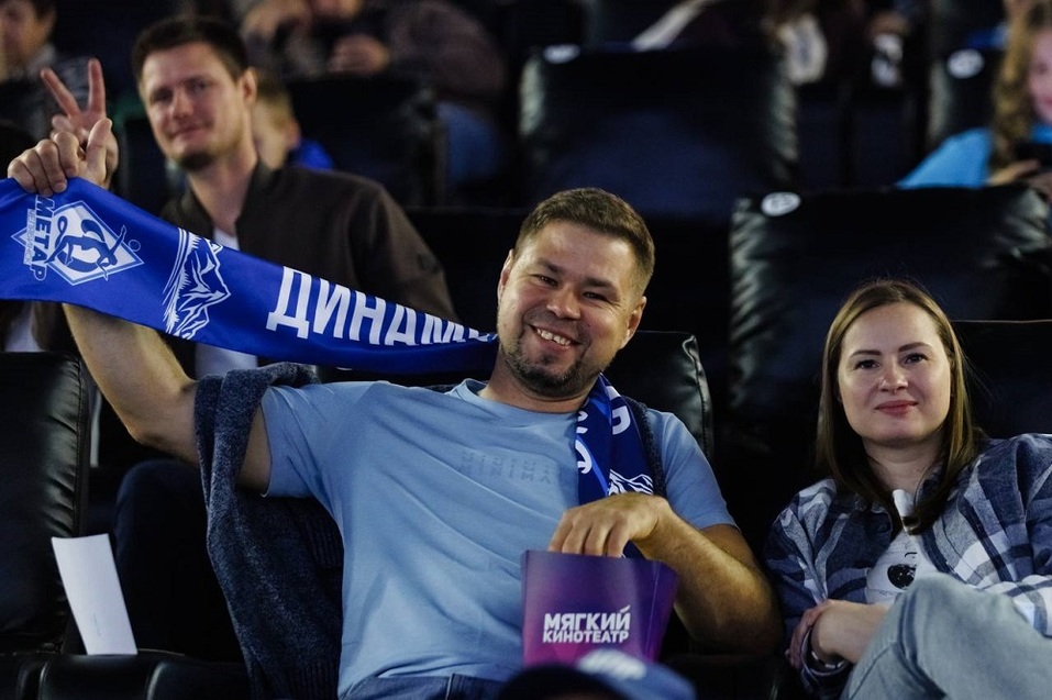 Танцы, новый маскот и автографы в небе: как «Динамо-Метар» открыл сезон в Челябинске 4 Танцы, новый маскот и автографы в небе: как «Динамо-Метар» открыл сезон в Челябинске 4