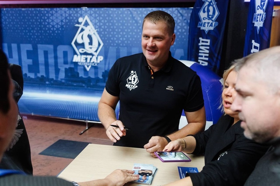 Танцы, новый маскот и автографы в небе: как «Динамо-Метар» открыл сезон в Челябинске 7 Танцы, новый маскот и автографы в небе: как «Динамо-Метар» открыл сезон в Челябинске 7