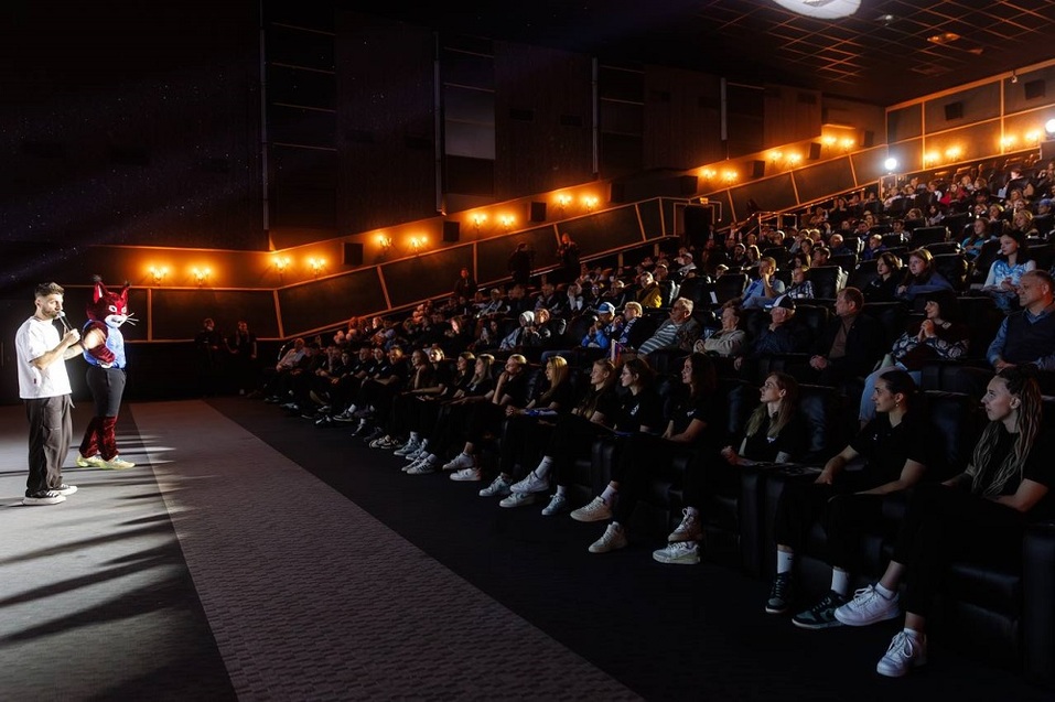 Танцы, новый маскот и автографы в небе: как «Динамо-Метар» открыл сезон в Челябинске 5 Танцы, новый маскот и автографы в небе: как «Динамо-Метар» открыл сезон в Челябинске 5