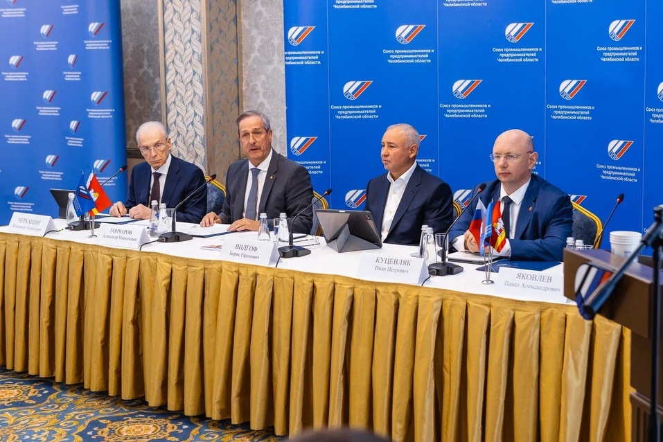 Евгений Макагонов: «Информационная безопасность позволяет избежать риска потери бизнеса»
4 Евгений Макагонов: «Информационная безопасность позволяет избежать риска потери бизнеса»
4