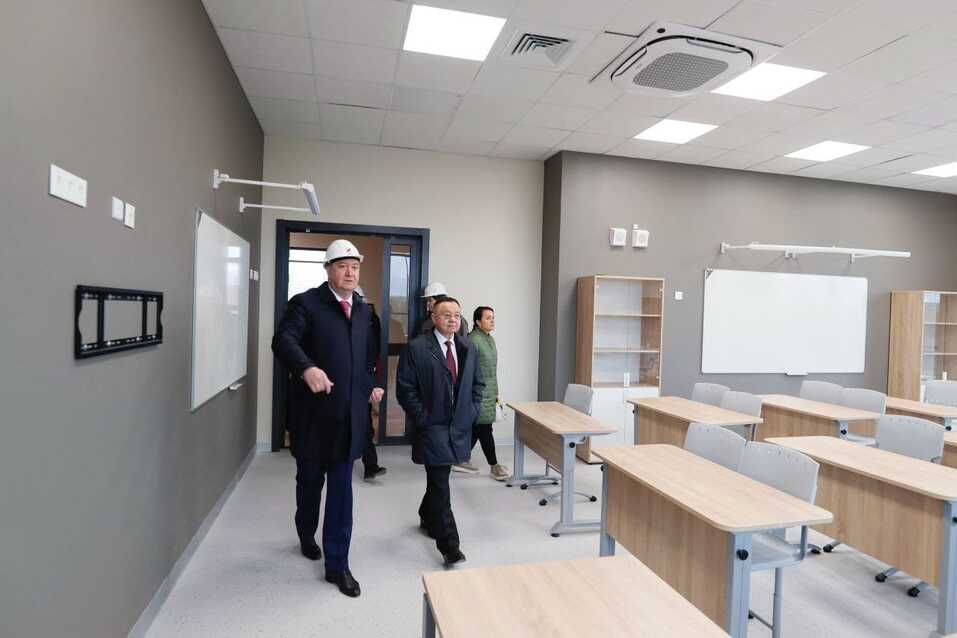 Министр строительства и ЖКХ РФ Ирек Файзуллин посетил строящийся кампус УрФУ 2 Министр строительства и ЖКХ РФ Ирек Файзуллин посетил строящийся кампус УрФУ 2