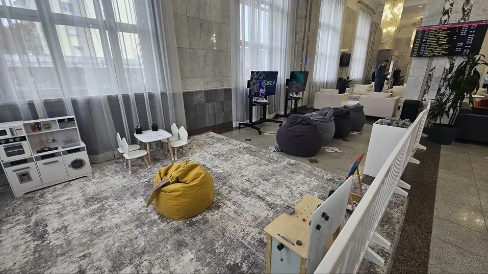 На железнодорожном вокзале Екатеринбурга открыли бизнес-зал нового формата 1 На железнодорожном вокзале Екатеринбурга открыли бизнес-зал нового формата 1