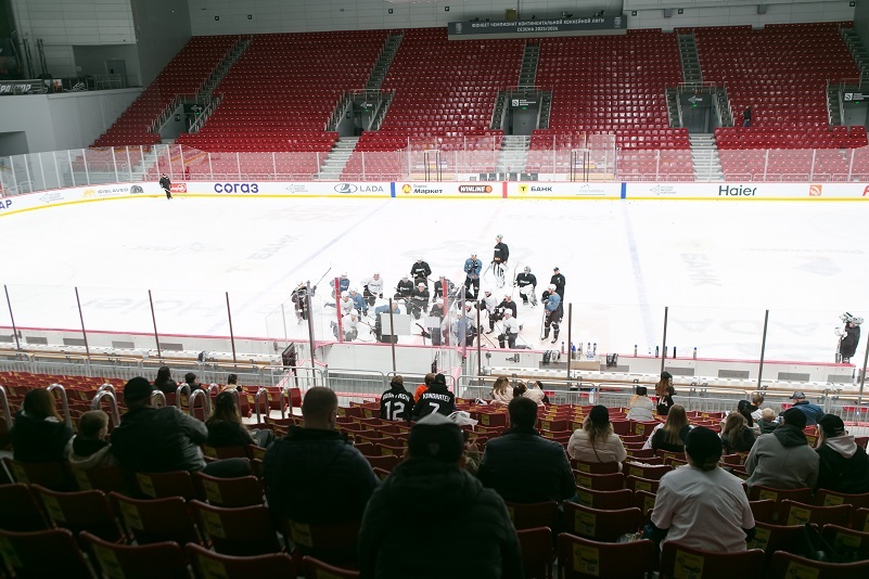 Банк Уралсиб провел встречу клиентов и сотрудников с игроками ХК «Трактор» 1 Банк Уралсиб провел встречу клиентов и сотрудников с игроками ХК «Трактор» 1