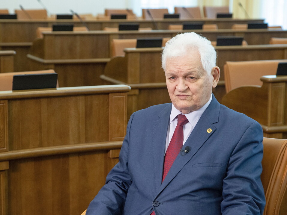 Бывший депутат и академик стали почетными гражданами Красноярского края
1 Бывший депутат и академик стали почетными гражданами Красноярского края
1