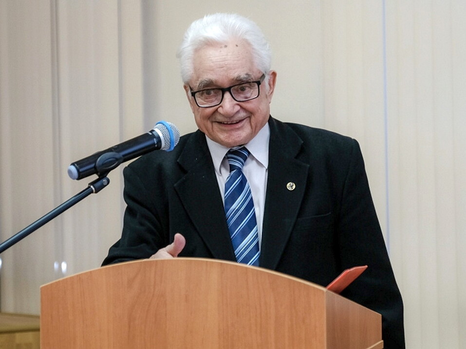 Бывший депутат и академик стали почетными гражданами Красноярского края
2 Бывший депутат и академик стали почетными гражданами Красноярского края
2