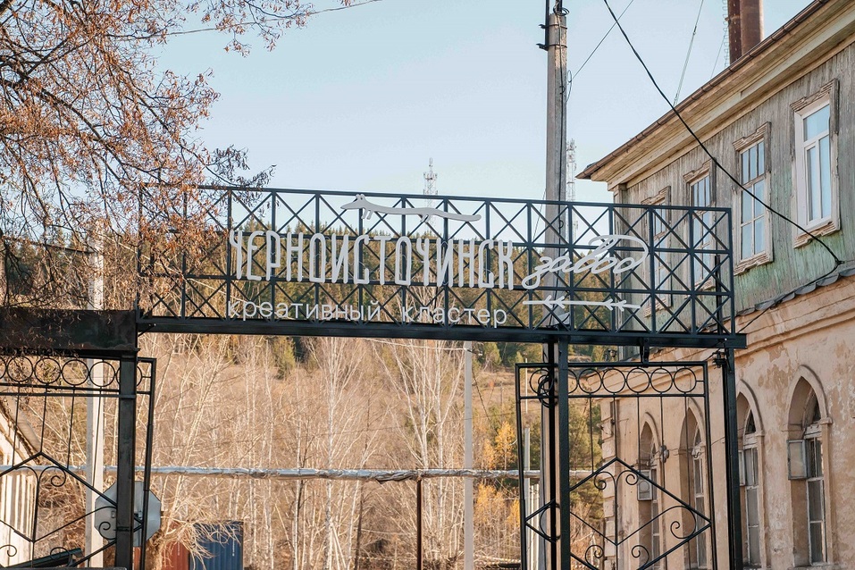 В уральском поселке установили четырехметровый памятник Акинфию Демидову 1 В уральском поселке установили четырехметровый памятник Акинфию Демидову 1