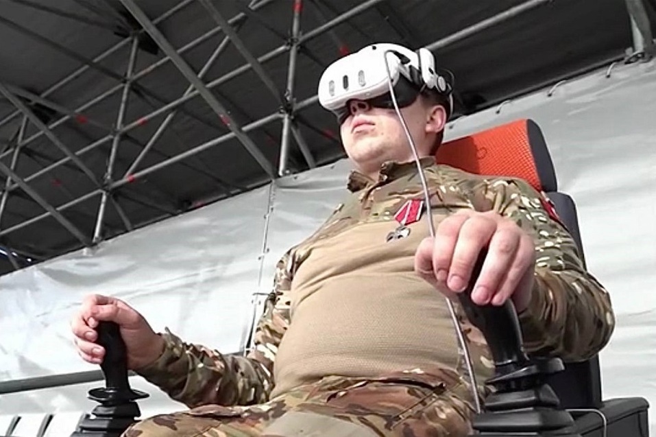 Челябинский завод впервые в России показал дистанционно управляемого робота-дорожника 1 Челябинский завод впервые в России показал дистанционно управляемого робота-дорожника 1