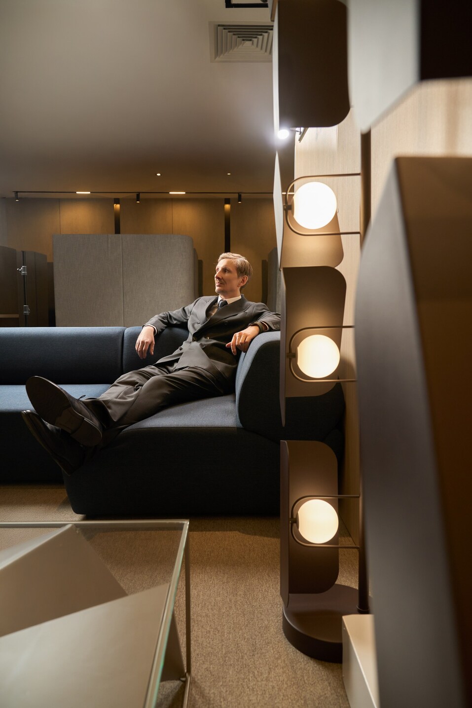 Из аэропорта на сцену. Гайд по стилю премии «Бизнес!Лидеры ‘2025» 15 Из аэропорта на сцену. Гайд по стилю премии «Бизнес!Лидеры ‘2025» 15