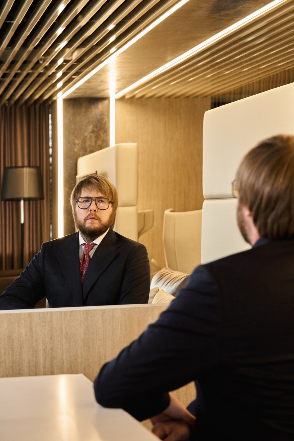 Из аэропорта на сцену. Гайд по стилю премии «Бизнес!Лидеры ‘2025» 18 Из аэропорта на сцену. Гайд по стилю премии «Бизнес!Лидеры ‘2025» 18