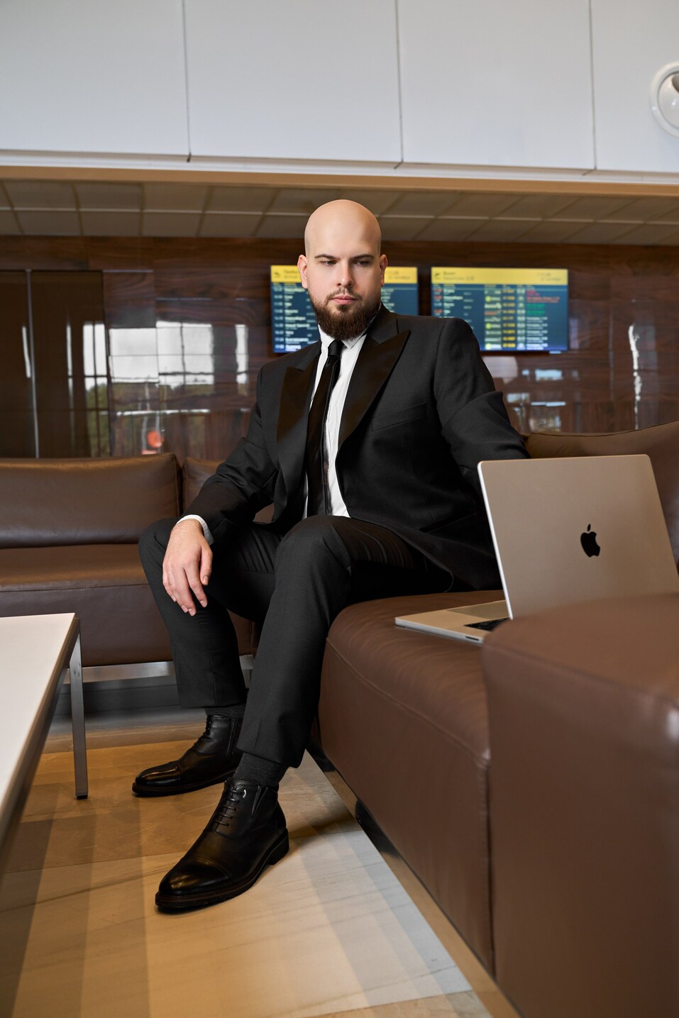 Из аэропорта на сцену. Гайд по стилю премии «Бизнес!Лидеры ‘2025» 20 Из аэропорта на сцену. Гайд по стилю премии «Бизнес!Лидеры ‘2025» 20