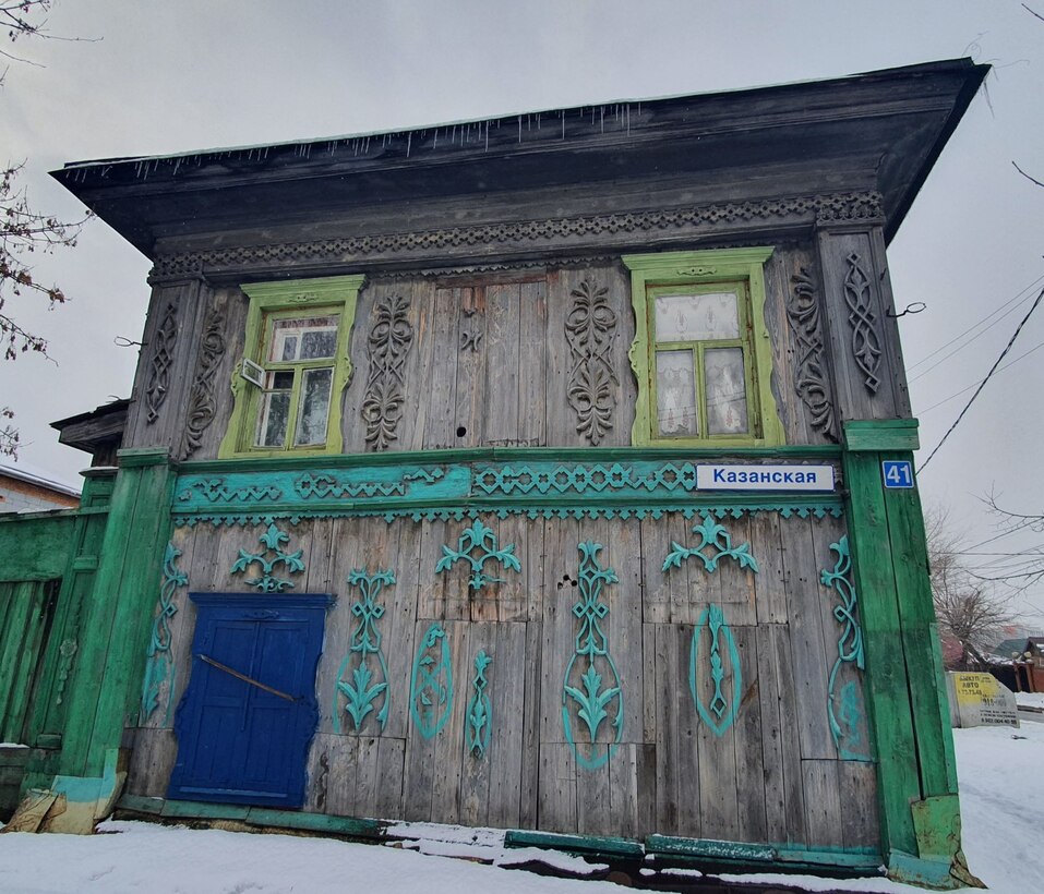 Владельца старинного дома с затейливой резьбой обязали его отреставрировать 1 Владельца старинного дома с затейливой резьбой обязали его отреставрировать 1