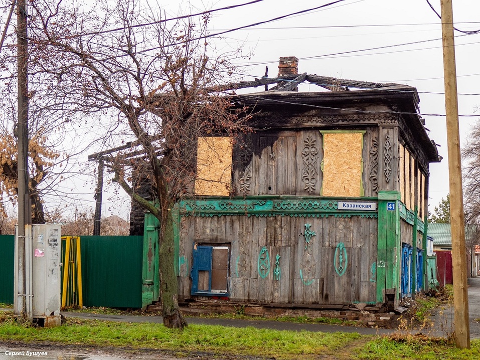 Владельца старинного дома с затейливой резьбой обязали его отреставрировать 3 Владельца старинного дома с затейливой резьбой обязали его отреставрировать 3