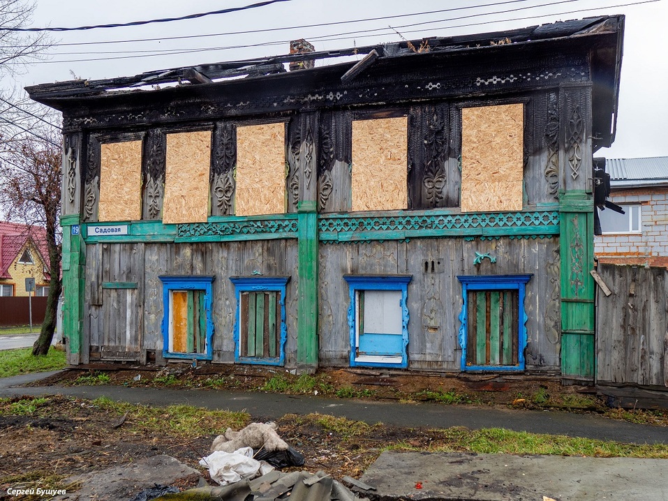 Владельца старинного дома с затейливой резьбой обязали его отреставрировать 4 Владельца старинного дома с затейливой резьбой обязали его отреставрировать 4