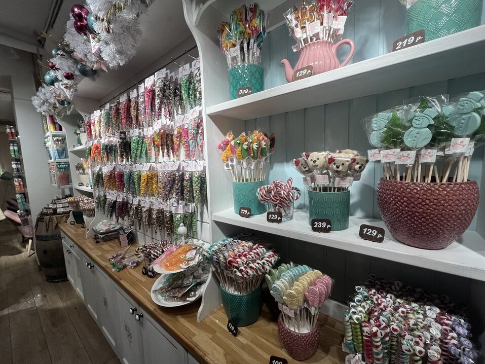 Новогодняя атмосфера в магазинах Новогодняя атмосфера в магазинах