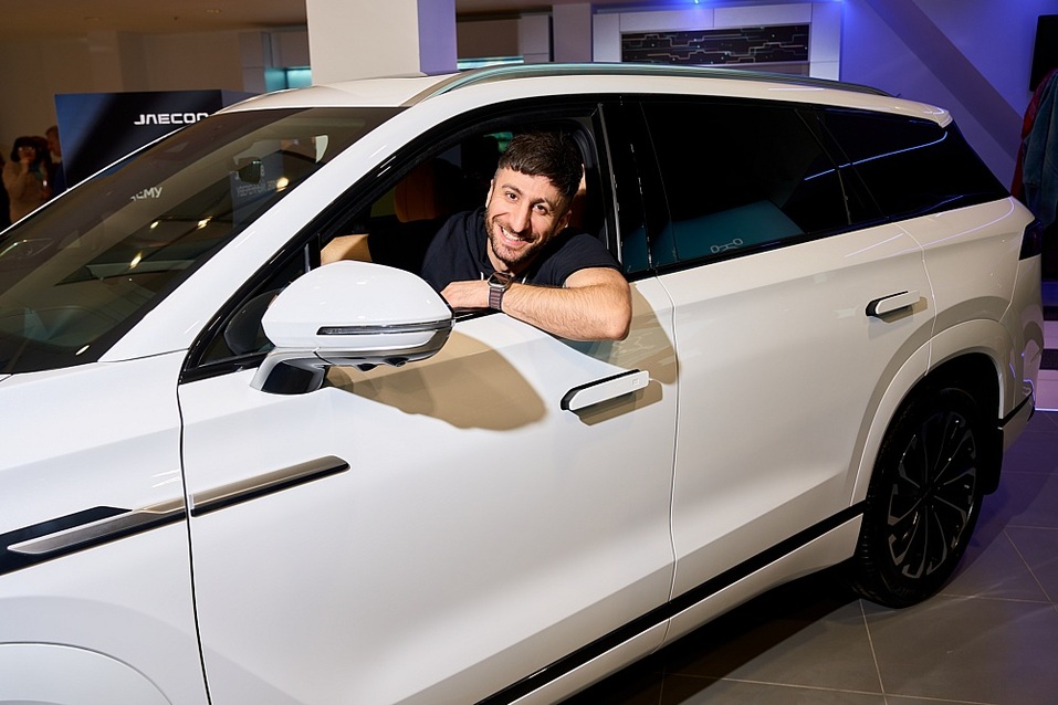 Вечер с JAECOO J8: искусство живописи и танца, джазовая музыка и изысканная дегустация 1 Вечер с JAECOO J8: искусство живописи и танца, джазовая музыка и изысканная дегустация 1