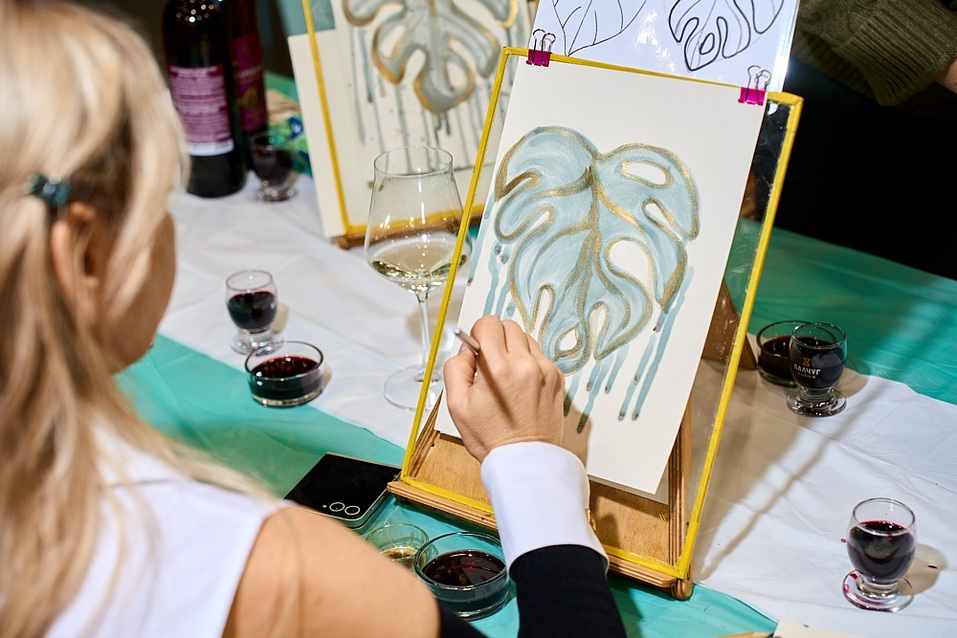 Вечер с JAECOO J8: искусство живописи и танца, джазовая музыка и изысканная дегустация 2 Вечер с JAECOO J8: искусство живописи и танца, джазовая музыка и изысканная дегустация 2