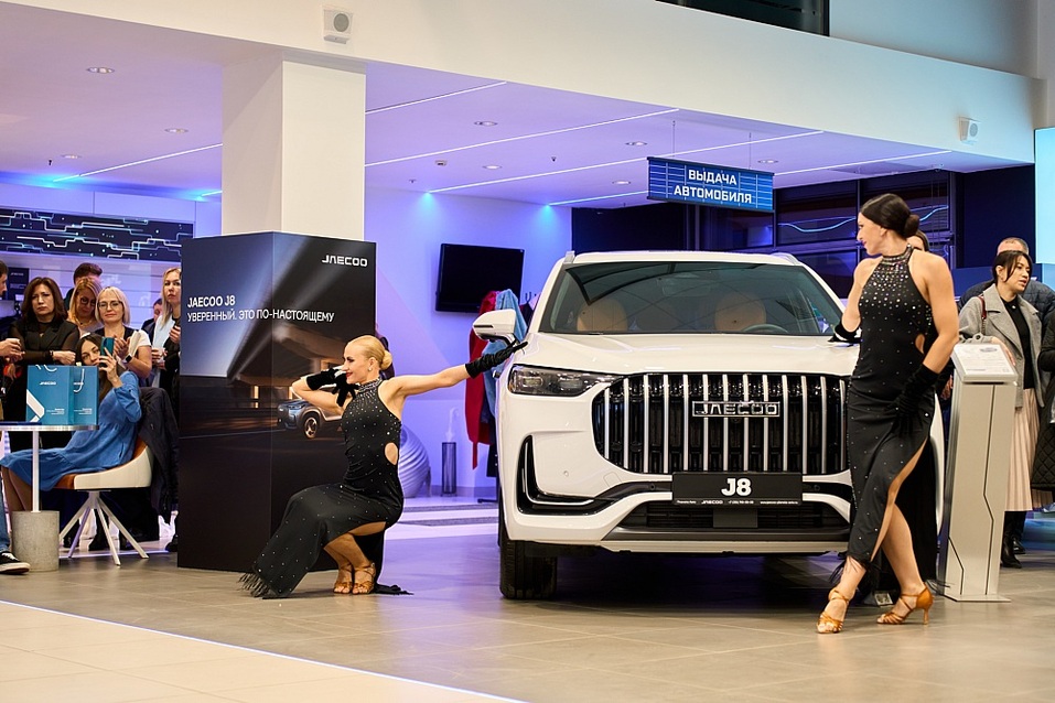 Вечер с JAECOO J8: искусство живописи и танца, джазовая музыка и изысканная дегустация 3 Вечер с JAECOO J8: искусство живописи и танца, джазовая музыка и изысканная дегустация 3