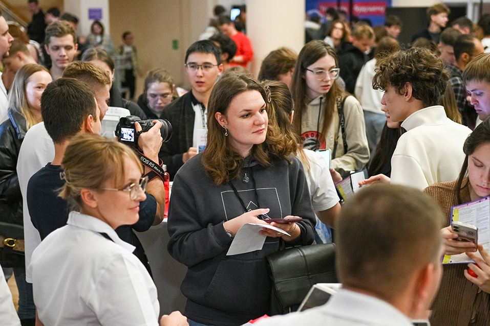 Более 50 работодателей, свыше 3 тыс. участников: в УрФУ настало «Время карьеры» 1 Более 50 работодателей, свыше 3 тыс. участников: в УрФУ настало «Время карьеры» 1