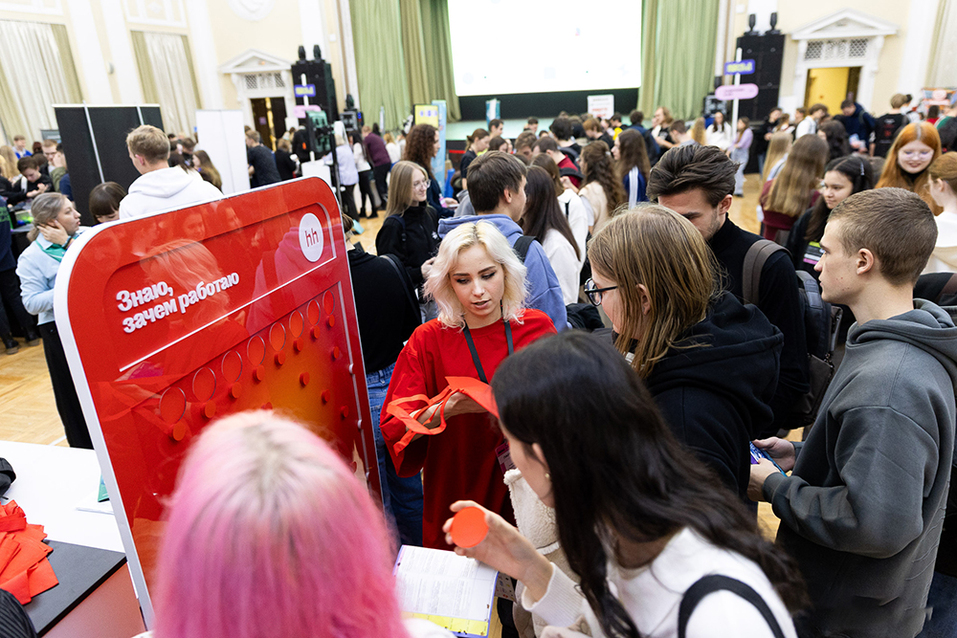Более 50 работодателей, свыше 3 тыс. участников: в УрФУ настало «Время карьеры» 4 Более 50 работодателей, свыше 3 тыс. участников: в УрФУ настало «Время карьеры» 4