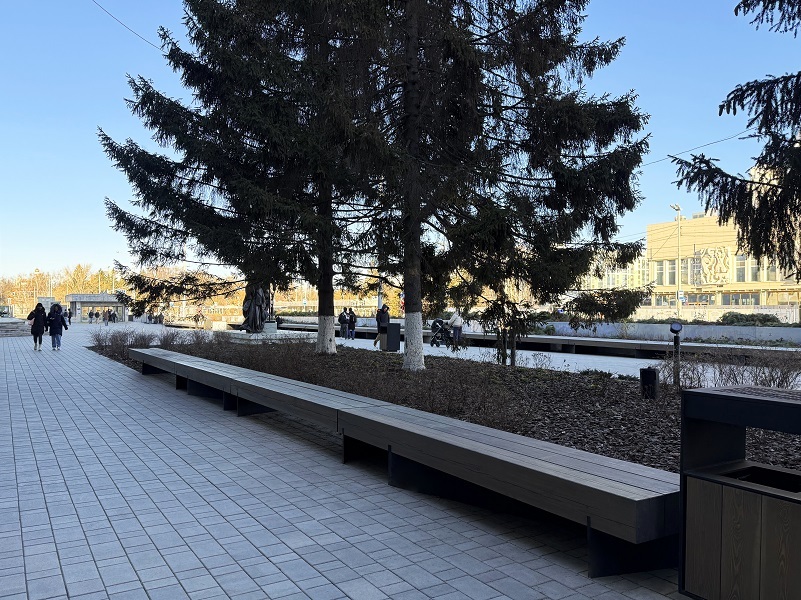 Как «Золотое Яблоко» преображает сквер вокруг УрГЭУ: итоги первого этапа 4 Как «Золотое Яблоко» преображает сквер вокруг УрГЭУ: итоги первого этапа 4