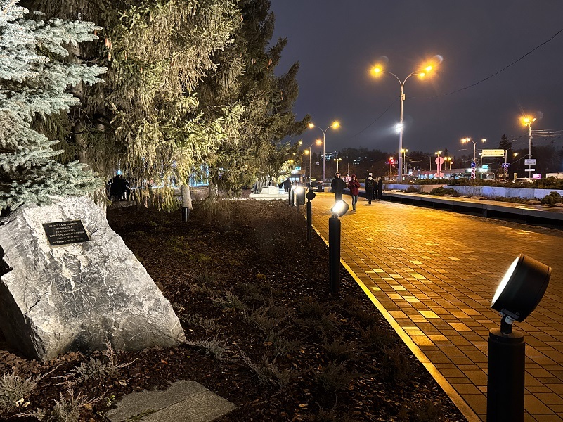 Как «Золотое Яблоко» преображает сквер вокруг УрГЭУ: итоги первого этапа 3 Как «Золотое Яблоко» преображает сквер вокруг УрГЭУ: итоги первого этапа 3