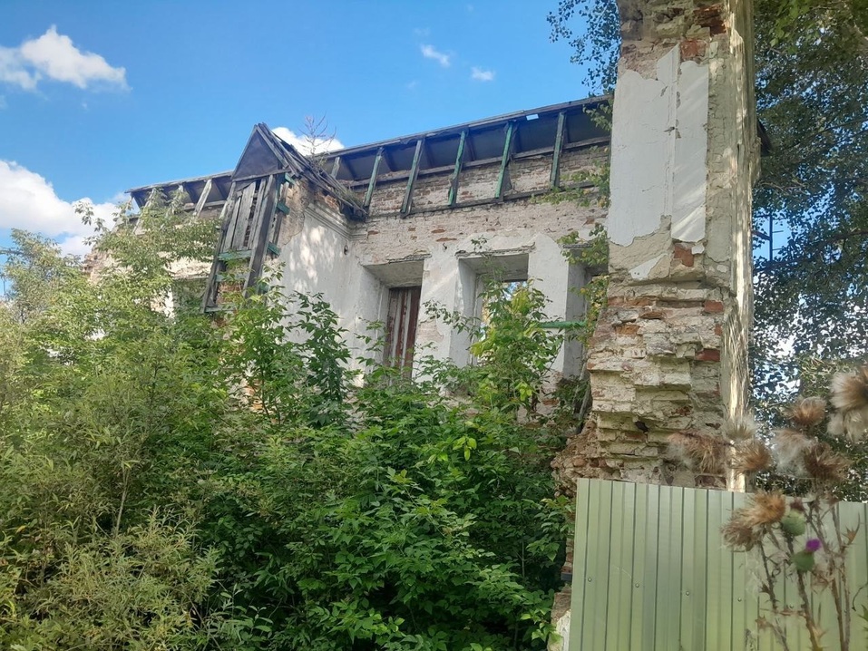 В Тюменской области за 298 тысяч продают руины бывшего девичьего училища 2 В Тюменской области за 298 тысяч продают руины бывшего девичьего училища 2