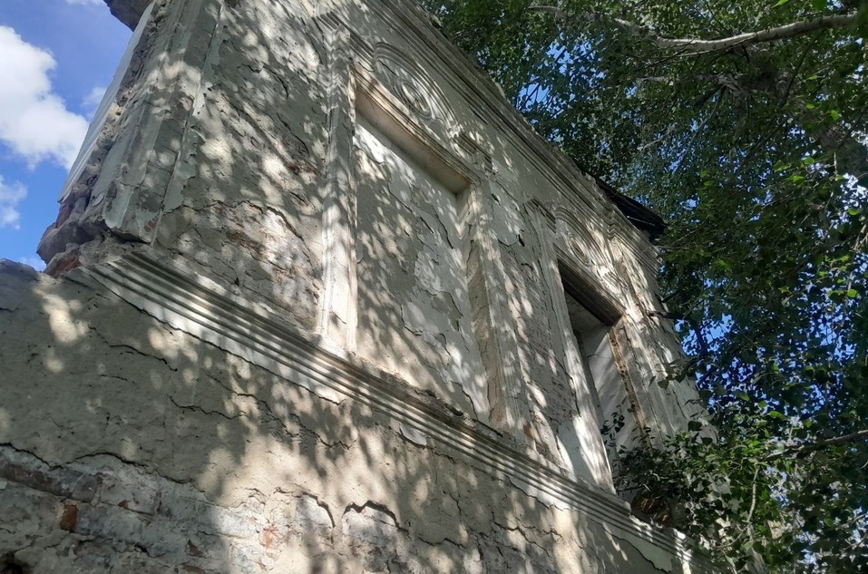 В Тюменской области за 298 тысяч продают руины бывшего девичьего училища 3 В Тюменской области за 298 тысяч продают руины бывшего девичьего училища 3