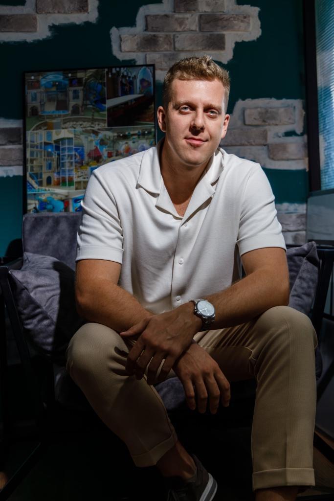 «Сколько денег не хватало, столько и появлялось учредителей»: история «Юнитрампа» 1 «Сколько денег не хватало, столько и появлялось учредителей»: история «Юнитрампа» 1