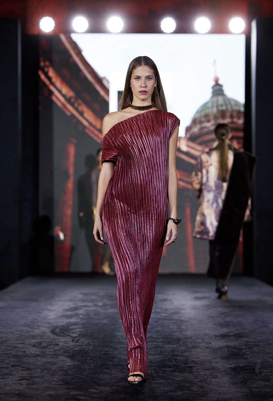 Юлия Капралова о новогодних трендах 2025: персональная история важнее брендовой яркости
1 Юлия Капралова о новогодних трендах 2025: персональная история важнее брендовой яркости
1