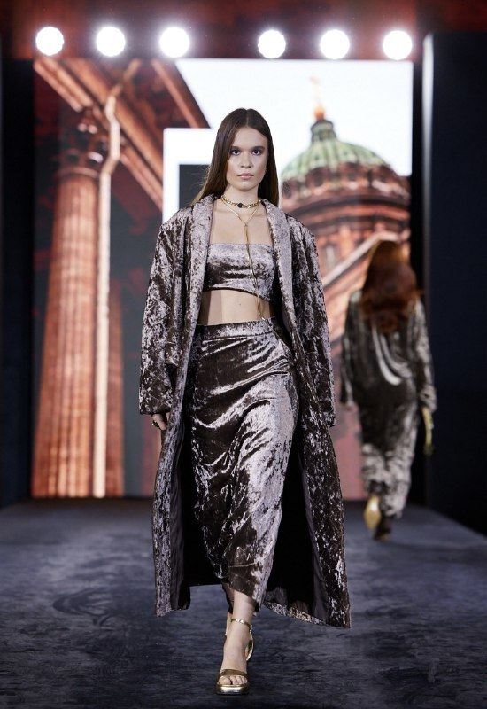 Юлия Капралова о новогодних трендах 2025: персональная история важнее брендовой яркости
2 Юлия Капралова о новогодних трендах 2025: персональная история важнее брендовой яркости
2