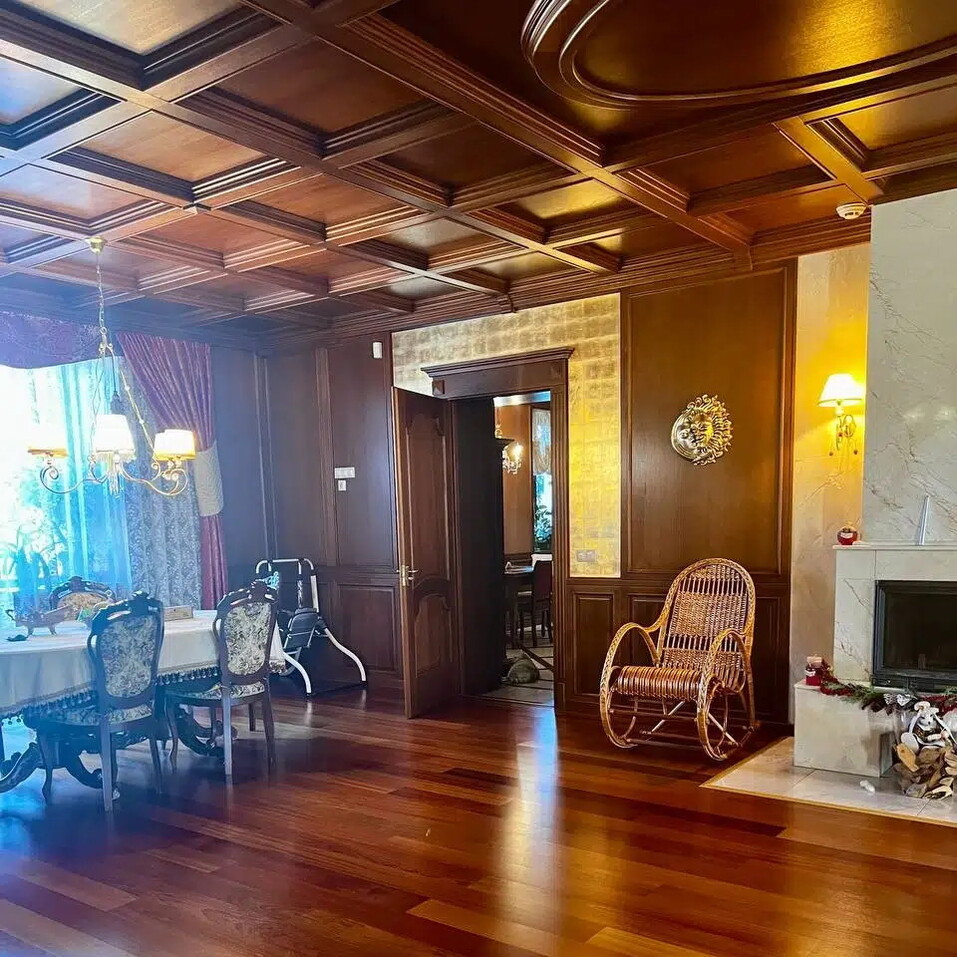 Бассейн, бильярд и пруд с карпами: в Красноярске продается элитный коттедж
4 Бассейн, бильярд и пруд с карпами: в Красноярске продается элитный коттедж
4