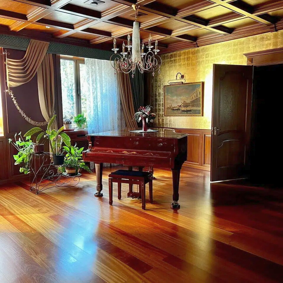 Бассейн, бильярд и пруд с карпами: в Красноярске продается элитный коттедж
5 Бассейн, бильярд и пруд с карпами: в Красноярске продается элитный коттедж
5