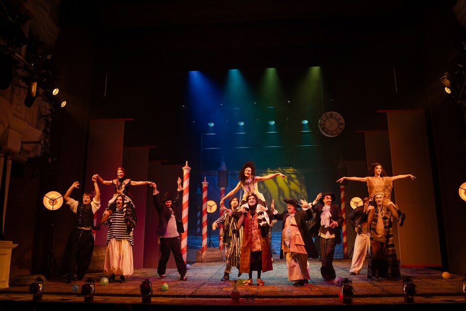 Любить по-итальянски в Сибири: какой была финальная премьера `2025 в театре Пушкина 4 Любить по-итальянски в Сибири: какой была финальная премьера `2025 в театре Пушкина 4