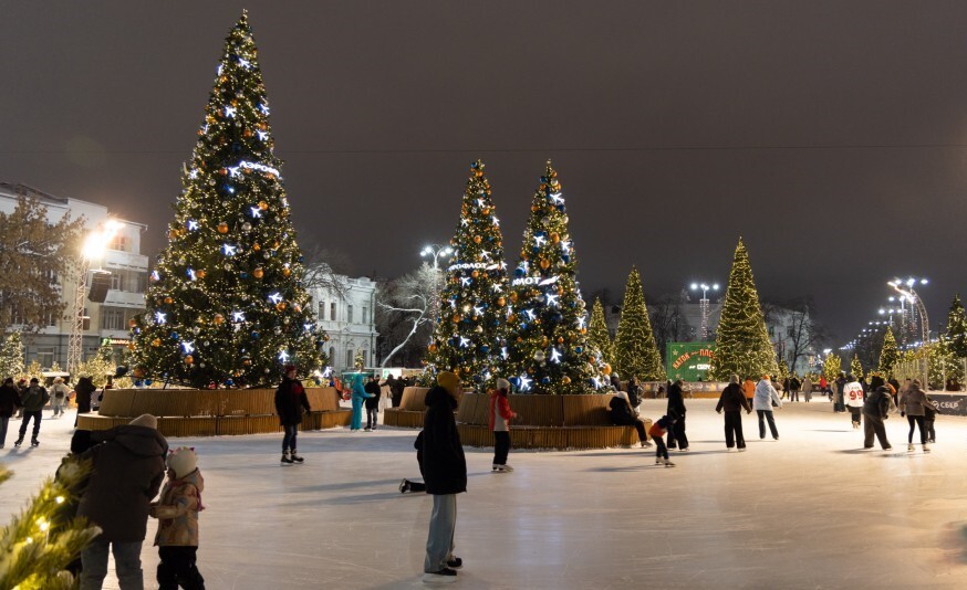 В Екатеринбурге на Площади 1905 г. открылся главный городской каток 1 В Екатеринбурге на Площади 1905 г. открылся главный городской каток 1