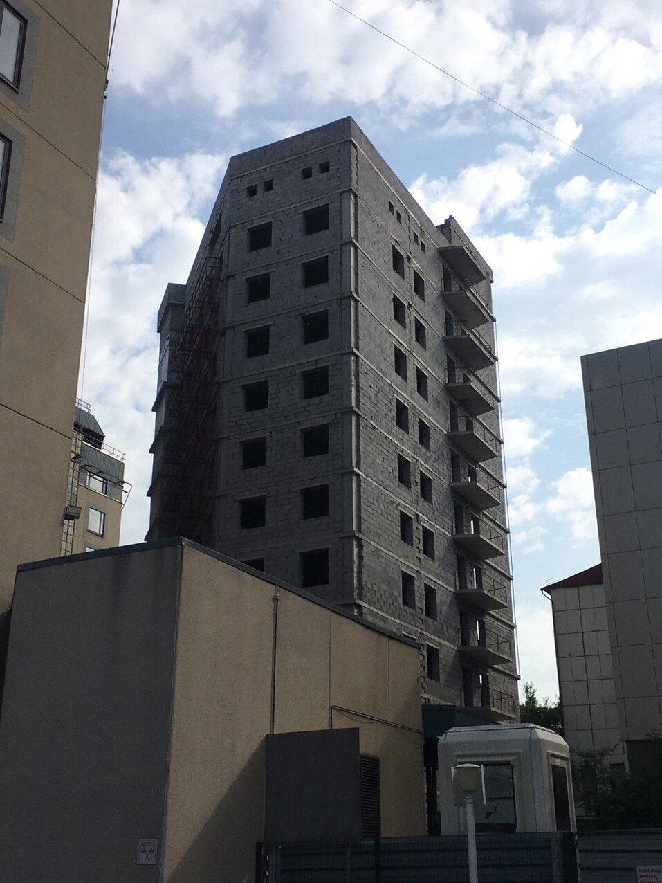 Долгострой рядом с тюменской гостиницей Hilton в будущем могут достроить 1 Долгострой рядом с тюменской гостиницей Hilton в будущем могут достроить 1